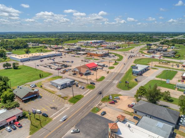 Runts BBQ: 1105 W Cherokee St, Wagoner, OK 74467